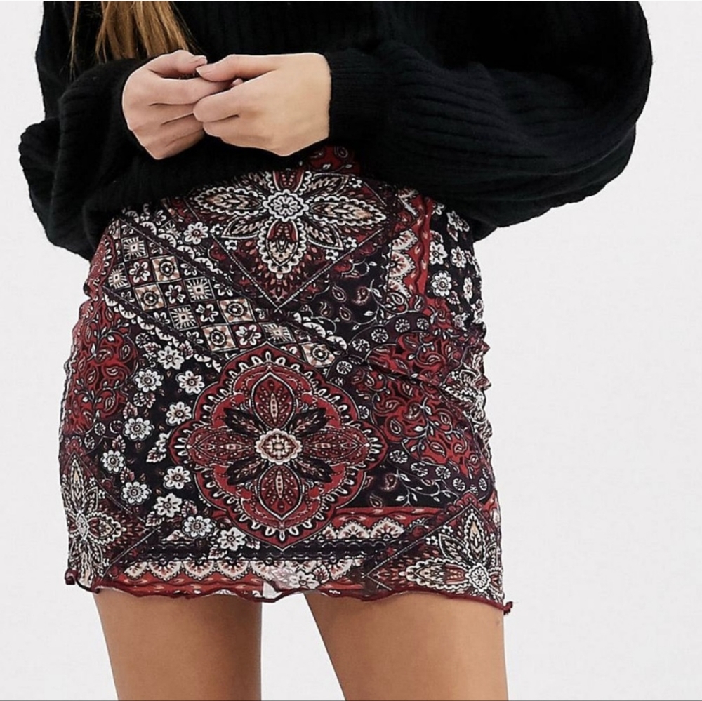 Daisy Street ASOS Red and Black Patterned Skirt Size Large